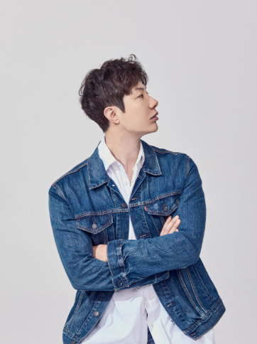 male model with straight haircut